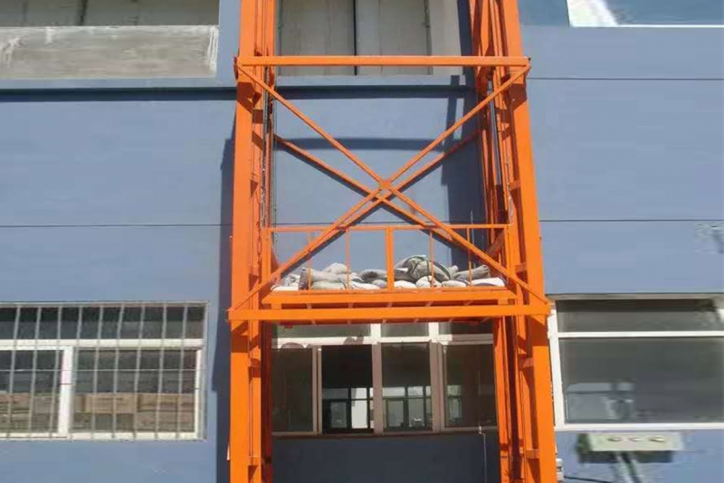 液压升降货梯采用高强度铝合金材料