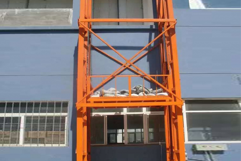 液压升降货梯采用高强度铝合金材料
